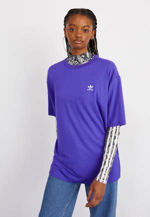 Lilafarbene adidas Jacken online entdecken .